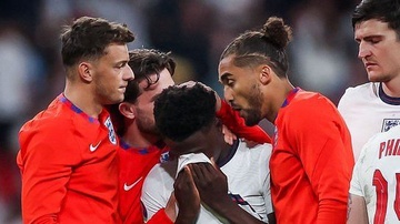 Nhan vien Facebook kho so sau tran chung ket Euro 2020 hinh anh