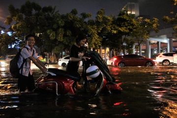Duong Nguyen Huu Canh ngap nang, xe chet may la liet hinh anh
