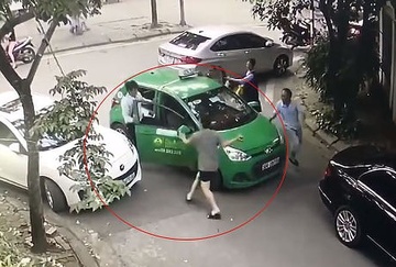 Khoi to vu tai xe taxi bi lai xe Mercedes danh chay mau dau hinh anh