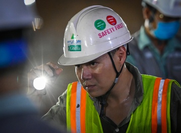 Thau dem hop long tang trung chuyen ga ngam metro Nhon hinh anh