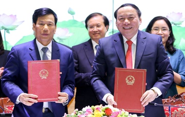 Tan Bo truong Van hoa, The thao va Du lich nhan ban giao nhiem vu hinh anh