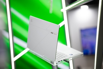 Laptop man guong khong bi choi hinh anh