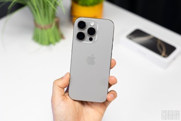 Dai ly giam manh tay, gia iPhone 16 Pro lap day hinh anh