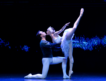 Ballet phong cach moi me hoac khan gia Ha Noi hinh anh