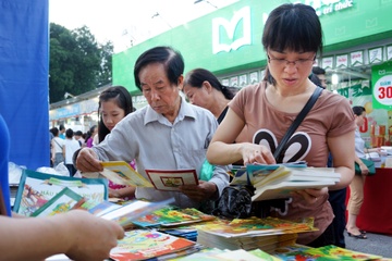 Doanh thu Hoi sach Ha Noi 2015 tang 12% so voi nam ngoai hinh anh