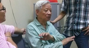 Tro chuyen voi ong Tran Xuan Gia sau buoi xet xu bau Kien hinh anh