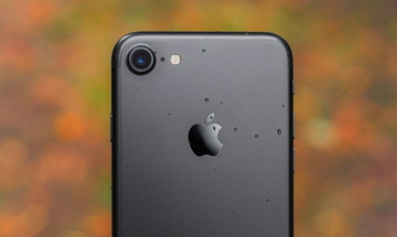 Apple: 'Dung de iPhone 7 sat dau khi goi dien thoai' hinh anh