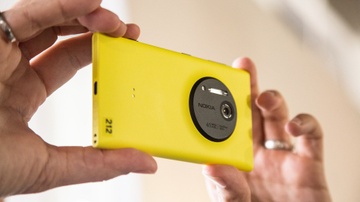 Smartphone Nokia se dung ong kinh Carl Zeiss? hinh anh