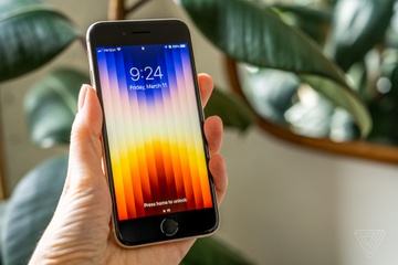 Nhung danh gia dau tien ve iPhone SE 2022 hinh anh