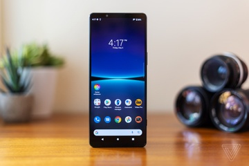 Smartphone moi cua Sony co gia 1.600 USD, he thong camera dac biet hinh anh