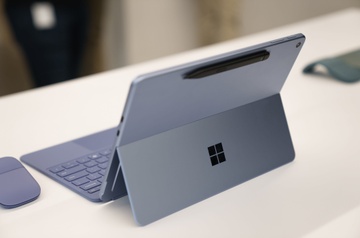 Microsoft ra mắt máy tính AI giá rẻ