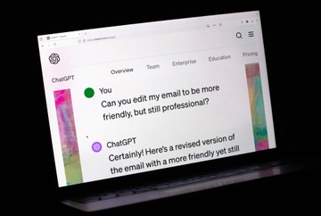 Mỗi email viết bởi AI tốn một chai nước