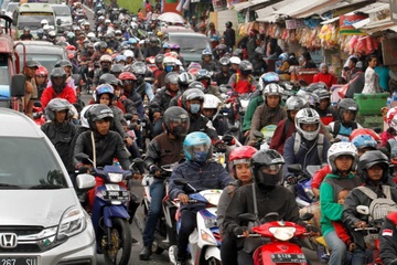 Hon 180.000 xe may ban ra tren toan cau moi ngay hinh anh