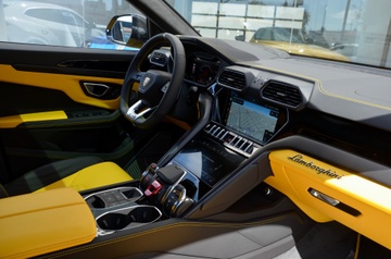 Lamborghini Urus bi trieu hoi vi loi man hinh giai tri hinh anh