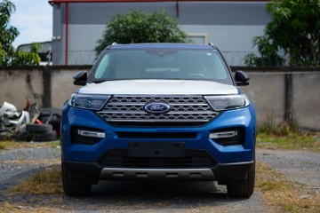 SUV hon 2 ty cua Ford dinh loi camera lui hinh anh