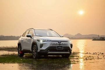 Toyota Corolla Cross quay lai dan dau, xe Nhat ap dao phan khuc hybrid hinh anh