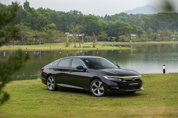 Sedan tien ty giam gia nhieu van kho thoat 'e' hinh anh