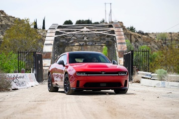 Dodge khai tử bản tiêu chuẩn của Charger thuần điện
