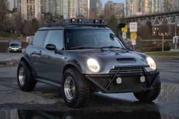 Cận cảnh bản độ địa hình của MINI Cooper S đang được đấu giá