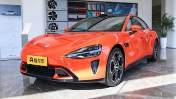 Khach dat mua sedan dien Xiaomi phai cho gan mot nam de nhan xe hinh anh
