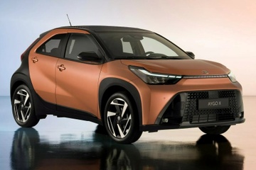 Chu tich Toyota: Mot oto dien phat thai ngang 3 xe hybrid hinh anh