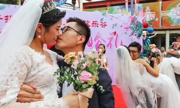 Tranh cai ve khoa hoc tinh yeu de giai quyet khung hoang dan so TQ hinh anh