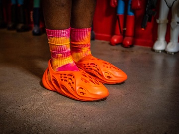 adidas yeezy foam on feet