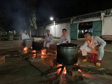 Tet am ap o Benh vien dieu tri HIV/AIDS lon nhat Viet Nam hinh anh
