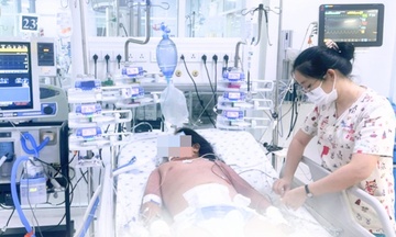 Sau 3 ngày sốt, bé gái ở TP.HCM rơi vào nguy kịch