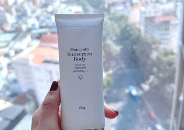 Kem chống nắng của công ty chồng Đoàn Di Băng bị buộc thu hồi