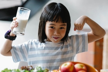 Bo sung canxi va vitamin D nhieu co giup tre cao hon? hinh anh