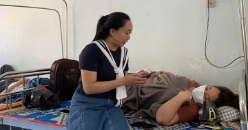 Bo Y te chi dao khan vu 7 nguoi nhap vien sau an buffet oc o Phu Yen hinh anh