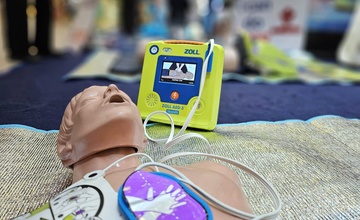 Nhung thach thuc khi dat may soc tim o noi cong cong tai Viet Nam hinh anh