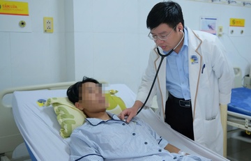 Chang trai Campuchia duoc bac si Viet Nam cuu song hinh anh