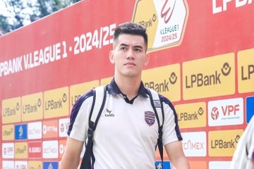 Tien Linh khien V.League lan dau co 3 Vua pha luoi hinh anh