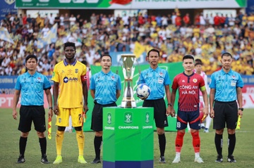 Phó Chủ tịch VFF: 'Một số trọng tài V.League phụ thuộc vào VAR'