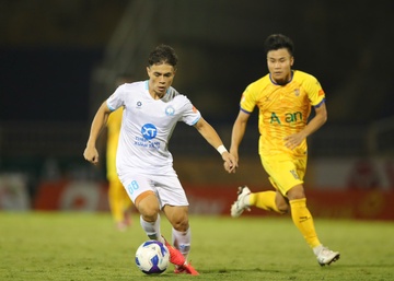 Ninh Bình FC lại gây bất ngờ, Nam Định thua ngược SLNA