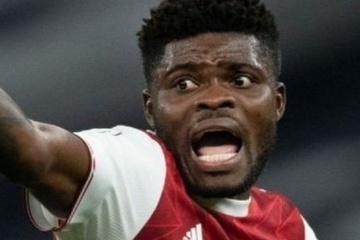 Buoc chan tap tenh cua Partey la loi canh bao cho Arsenal hinh anh