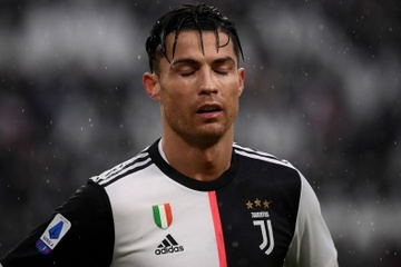 Cam cau thu cua Super League du World Cup, Euro la moi nguy hinh anh