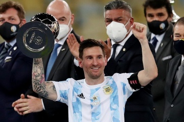 Con trai Maradona: 'Messi da phai chiu dung rat nhieu' hinh anh