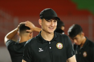 Van Lam rang ro trong lan dau xuat hien truoc khan gia Binh Dinh hinh anh
