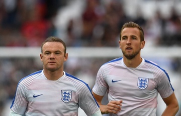 Rooney: 'Ngang cao dau len Kane' hinh anh