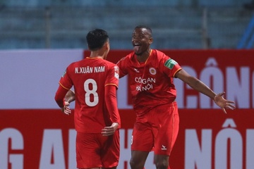 CLB CAHN thang Binh Dinh 5-0 hinh anh