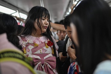 Truong nu sinh Han bi chi trich vi nhan sinh vien chuyen gioi hinh anh