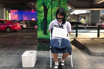 Tu troi minh de phan doi yeu cau quy lay giao vien tai Thai hinh anh