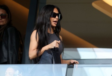 Thoi do loi trong vu Kim Kardashian gay xui xeo cho Arsenal va PSG hinh anh