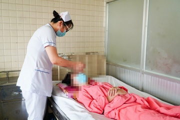 Hiem hoa lam dep cap toc de di choi Tet hinh anh