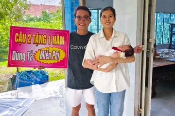 Cậu hai miền Tây 'chơi lớn' tài trợ cháu gái 1 năm xài tã thả ga