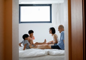 Ngu chung voi con den 12 tuoi: Gan ket hay hy sinh doi song vo chong? hinh anh
