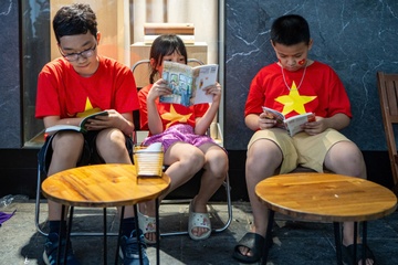 Khach den tu 16h, ca phe sach mo cua xuyen dem dip dieu binh hinh anh